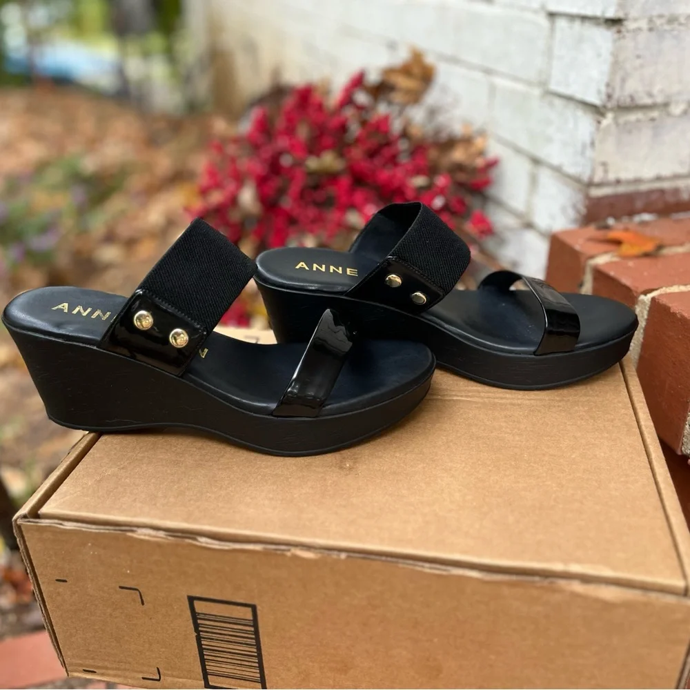 NEW. Ann Kline Black strap open toe heeled sandals NWOT